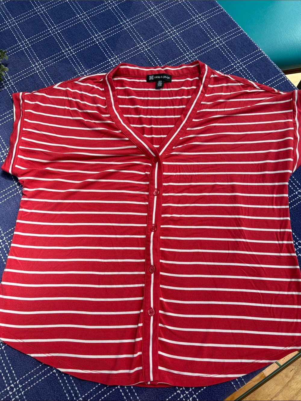 Cable & Gauge Red and White Striped Button-Front V-Neck Top M